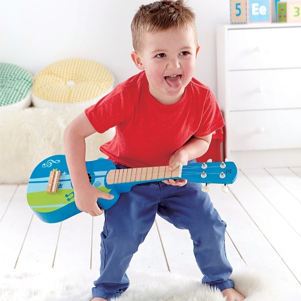 guitare-hape-ukulele-bleu-jouets-enfant
