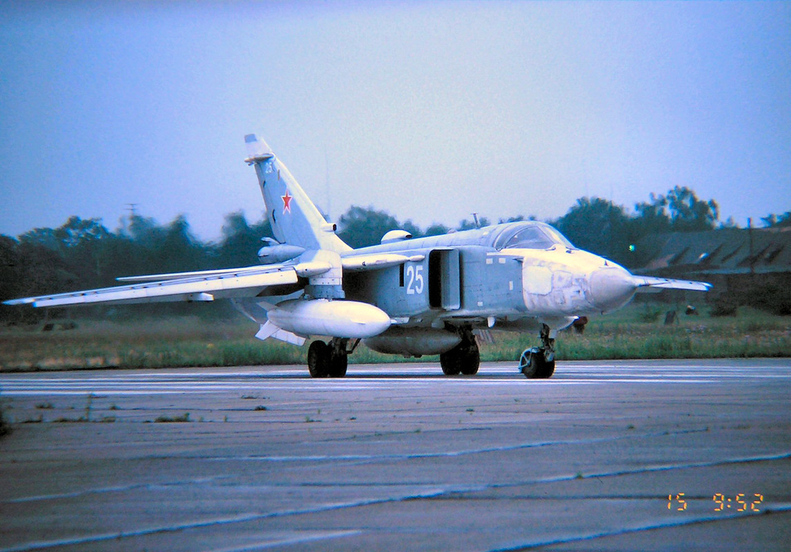 11 ORAP Su-24MR 25 White_0615310_15.06.93