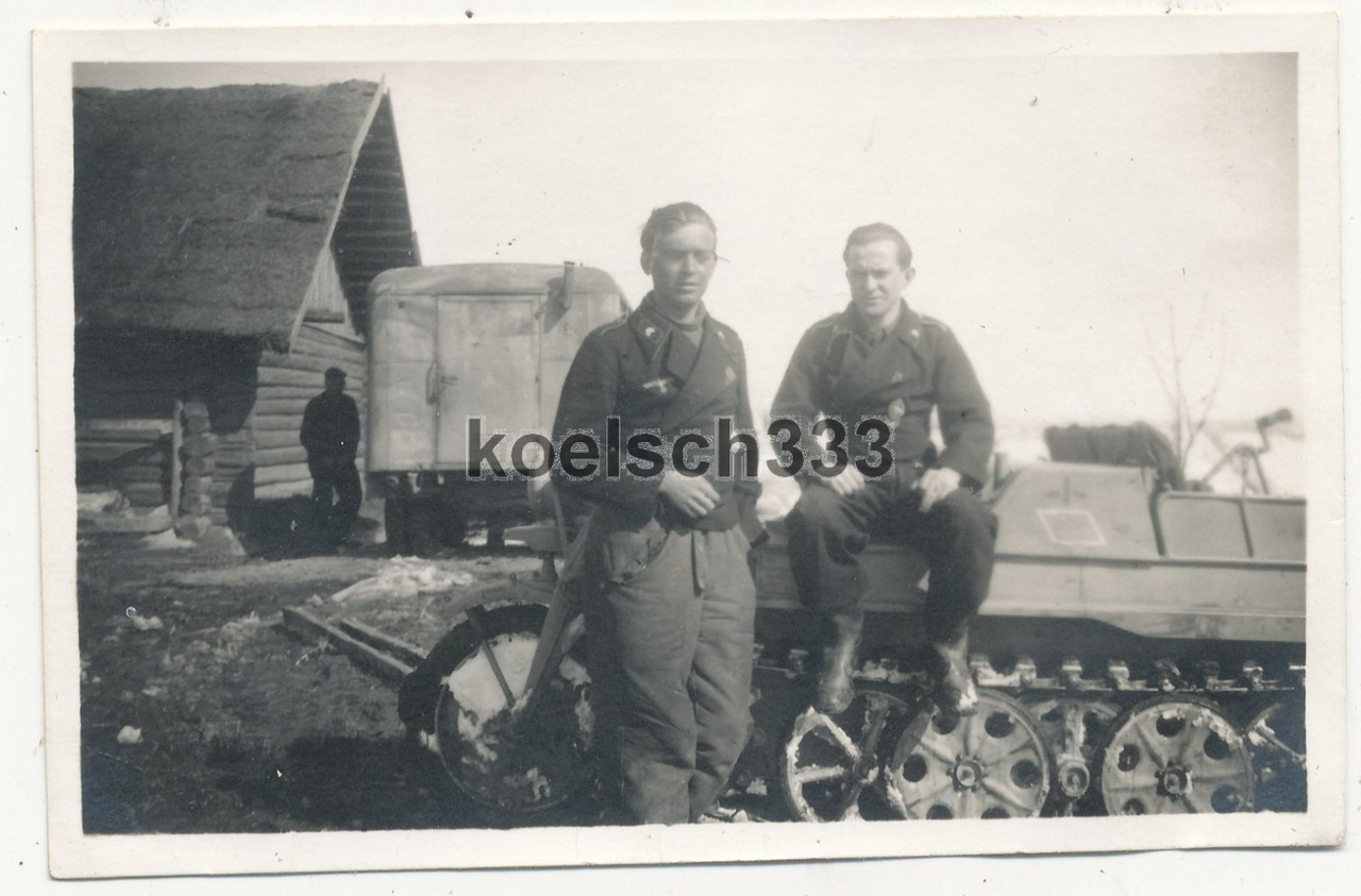 Foto Panzermänner vom Panzer Regiment 21 am NSU Kettenkrad an der Ostfront