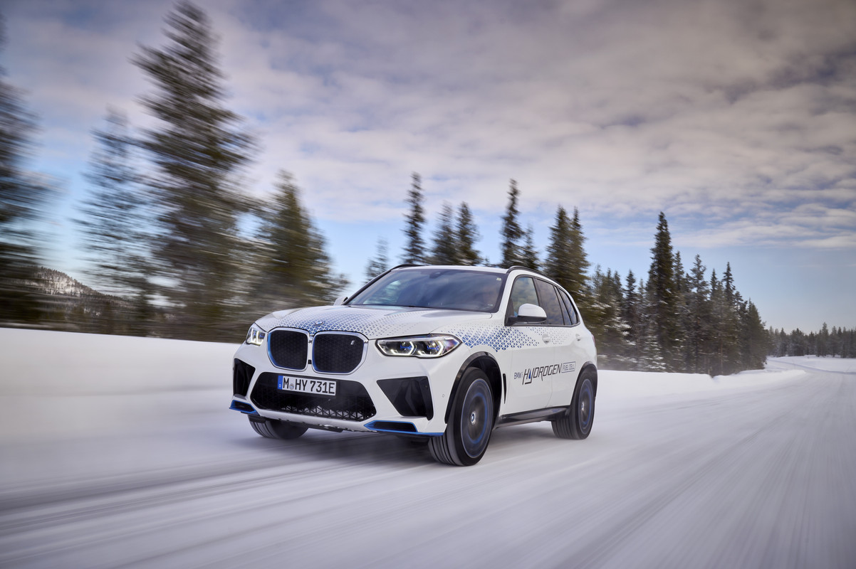 P90453411_highRes_bmw-ix5-hydrogen-win