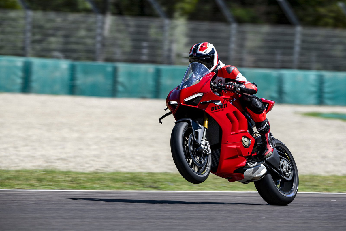 Супербайк Ducati Panigale V4 2022