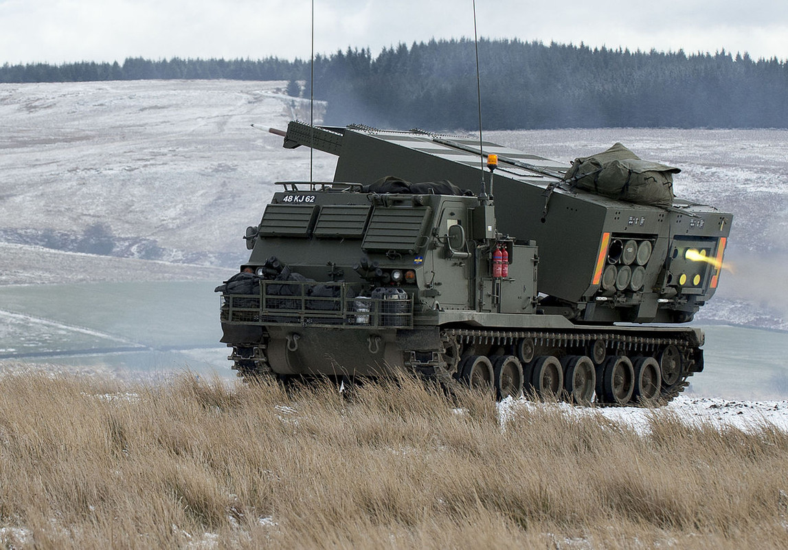 На помощь HIMARS в Украину поступили ракетные установки M270 MLRS