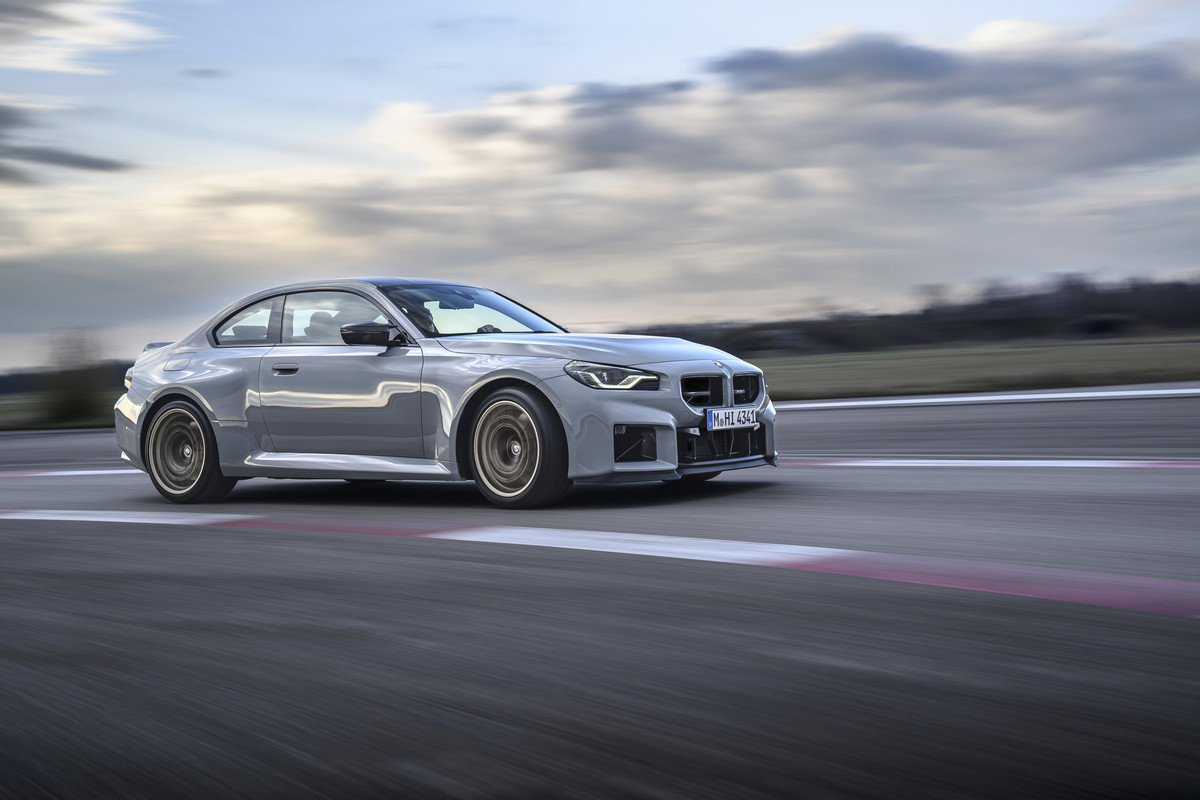P90600844_highRes_the-new-bmw-m2-cs