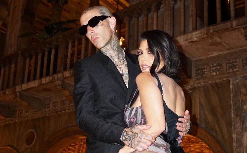 Kourtney Kardashian muestra sexy lencería para viaje con Travis Barker