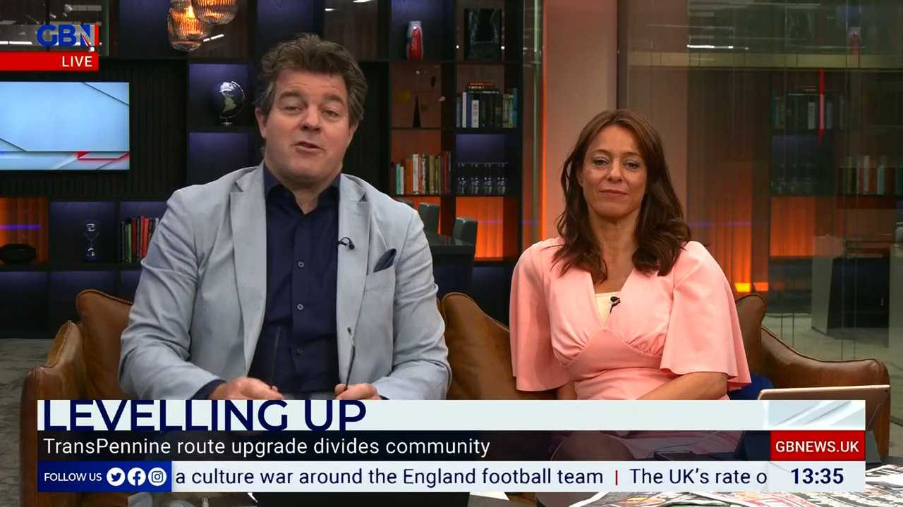 07.14 - 12.00.00 - DePiero & Halligan. What makes Britain tick. The n..._001.ts_snapshot_37.20.611