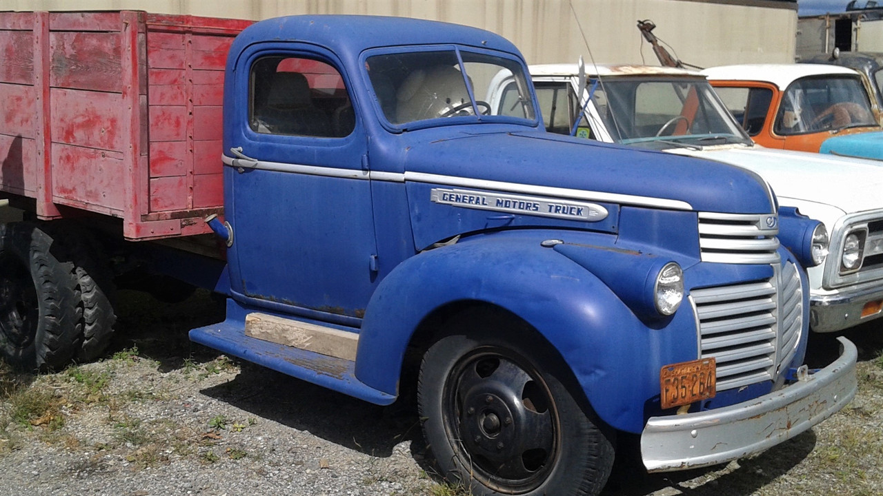 1) '41 to '47 GMC 1.5 Ton Dually