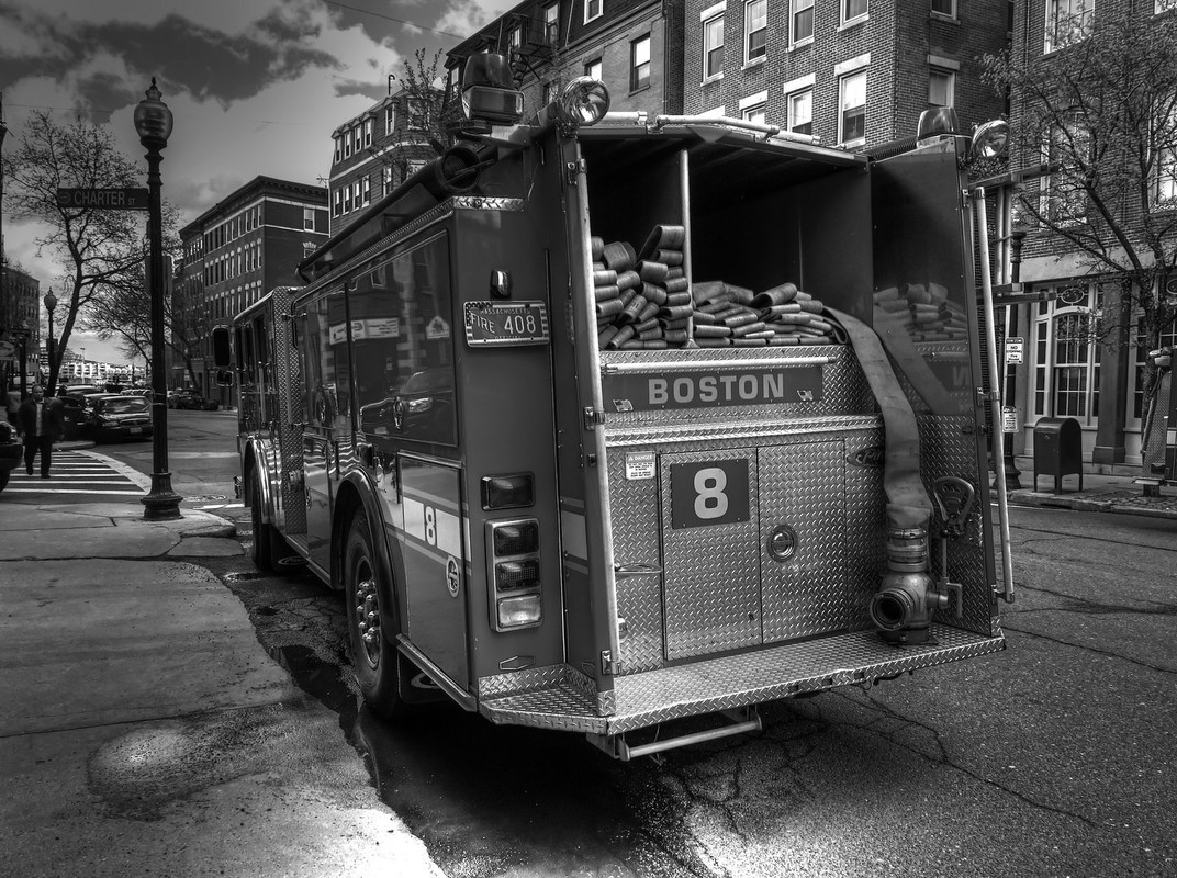 blacknwhite-fire-engine.jpg