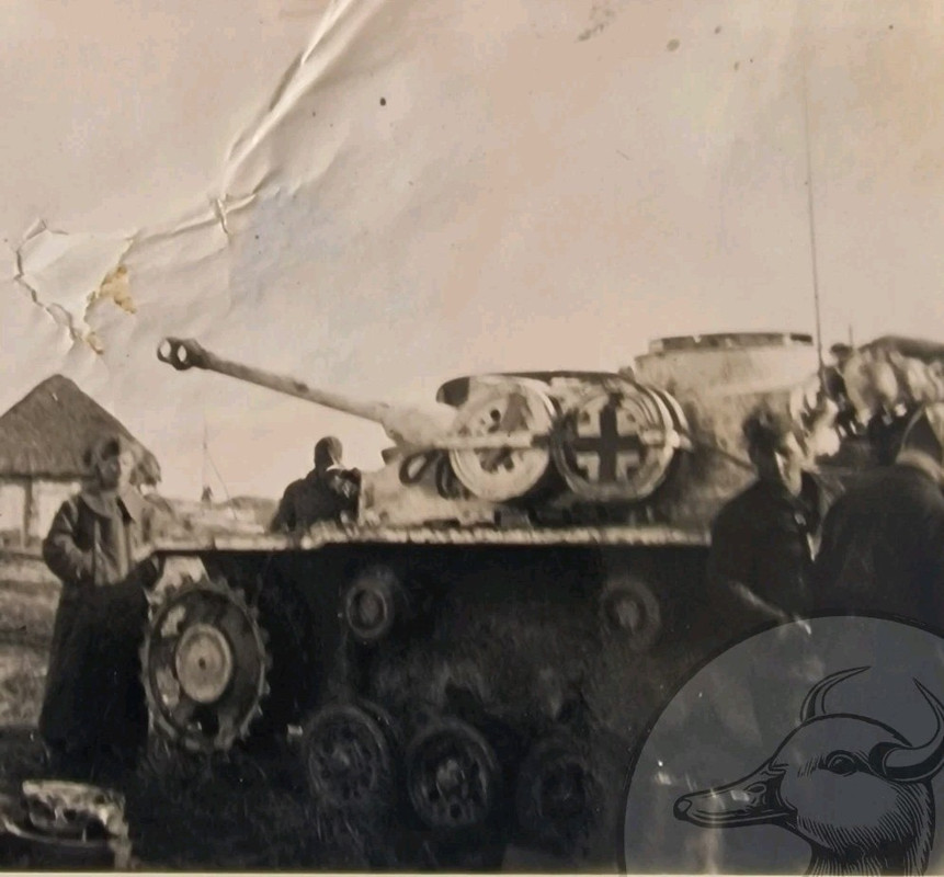Foto 2WK Wehrmacht Sturmgeschütz StuG III Panzer Soldaten Reparatur (5)