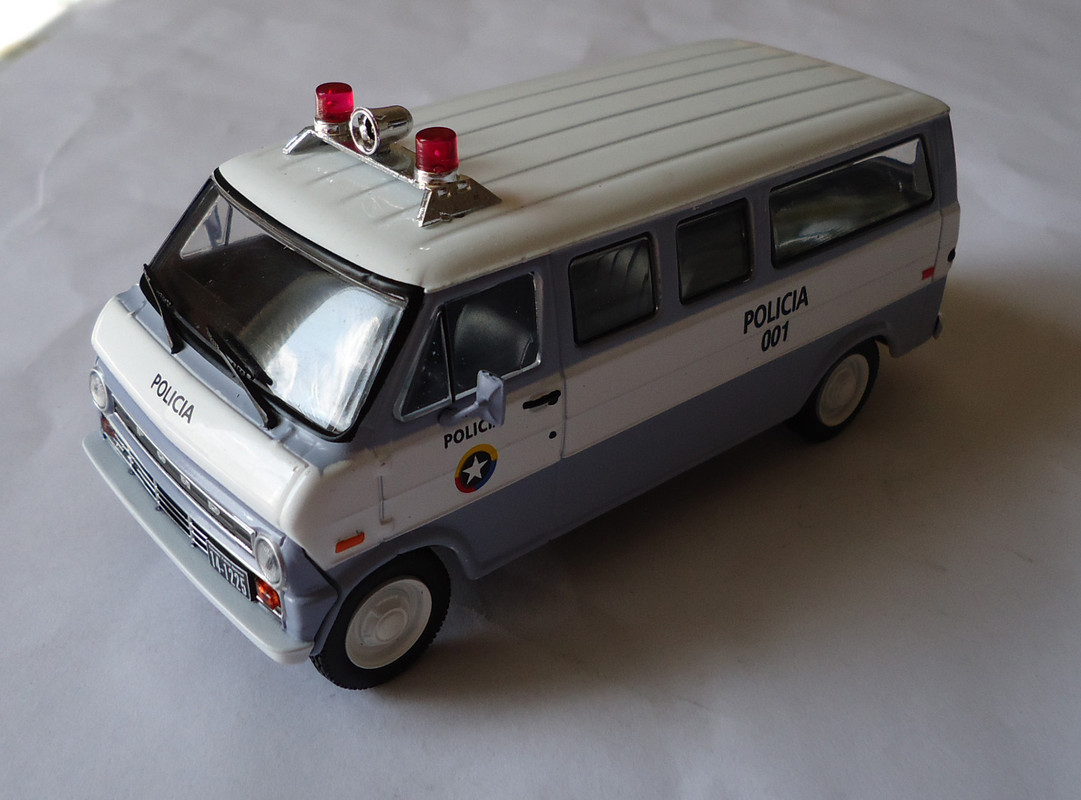Ford-Econoline Policia
