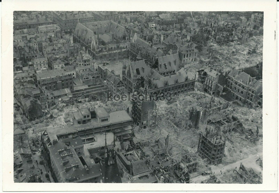 Foto Ruinen in der schwer zerstörten Stadt Rouen in Frankreich 1940f