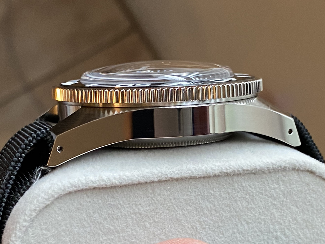 2491B33B-5F11-4F05-BBF2-F98779E54B51