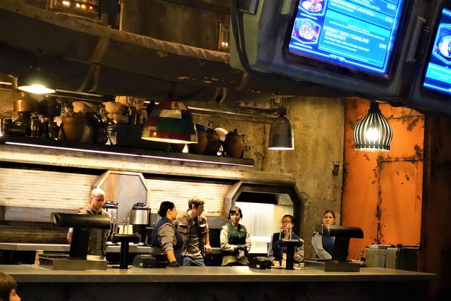 RESTAURANTES Y SNACKS EN BLACK SPIRE OUTPOST - DISNEYLAND ~ STAR WARS: GALAXY'S EDGE, LA GUIA (16)