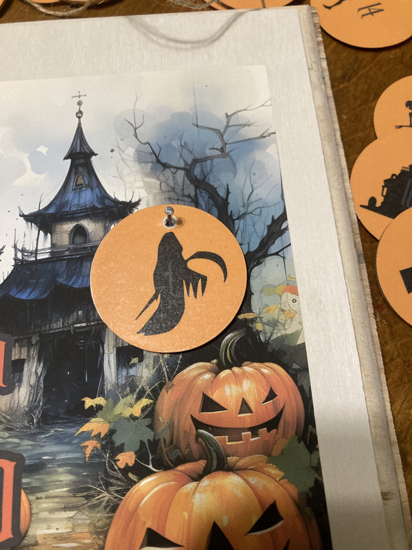 countdown to halloween board and discs