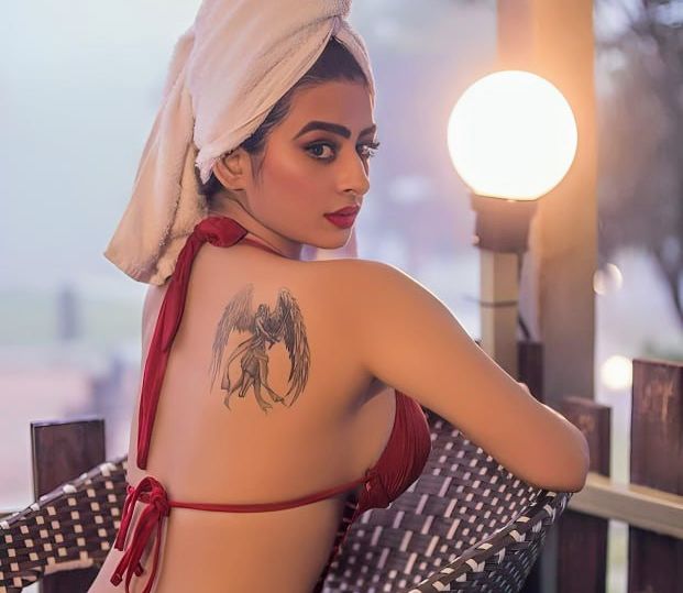 Ankita Dave beautiful tv actress romantic scene