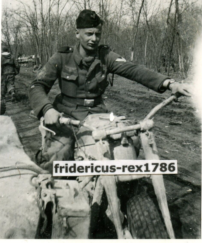 Foto 1. PzSpKp Rückzug 44 Spw Sd.Kfz. 251 spätes Krad Motorrad Beiwagen HKL