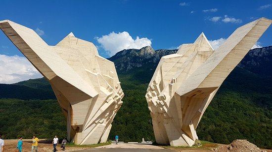 50 dinares 1990, Yugoslavia Spomenik-bitke-na-sutjesci