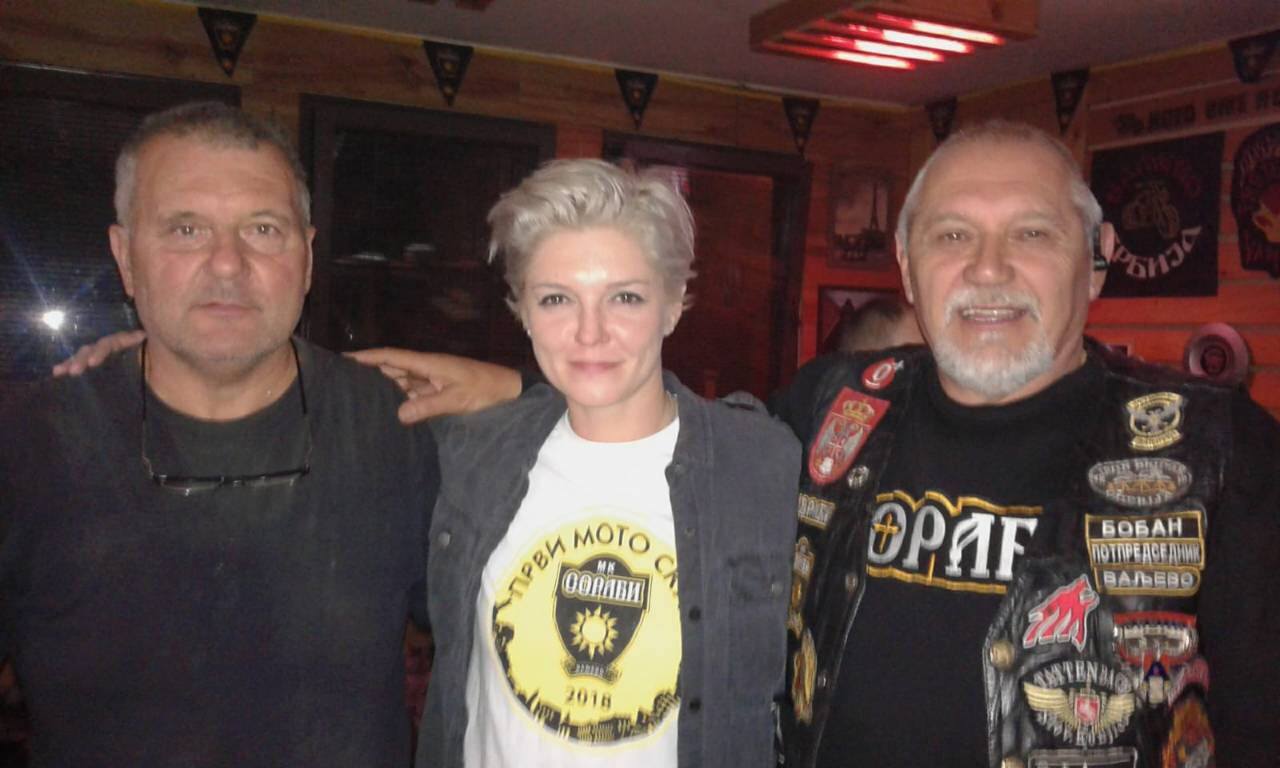 44942130_1382244175244958_1354912618241851392_o