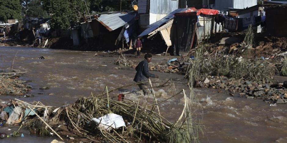 La lluvia continúa golpeando el este de Sudáfrica devastado por las inundaciones