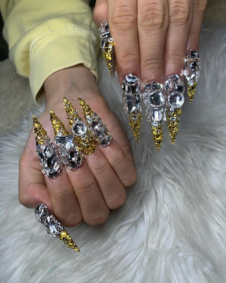 Rosalía confiesa por qué sus uñas son extremadamente largas