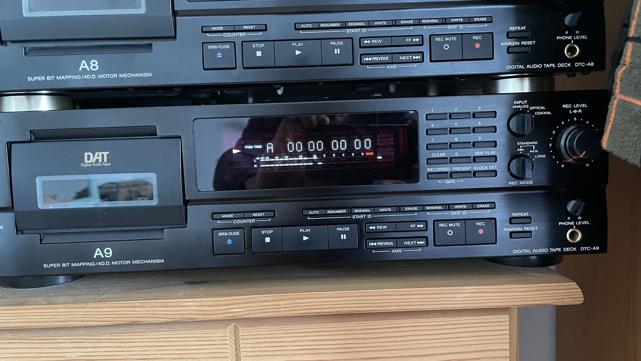 A35E6438-77D3-4A63-A654-AC0910DE60DF