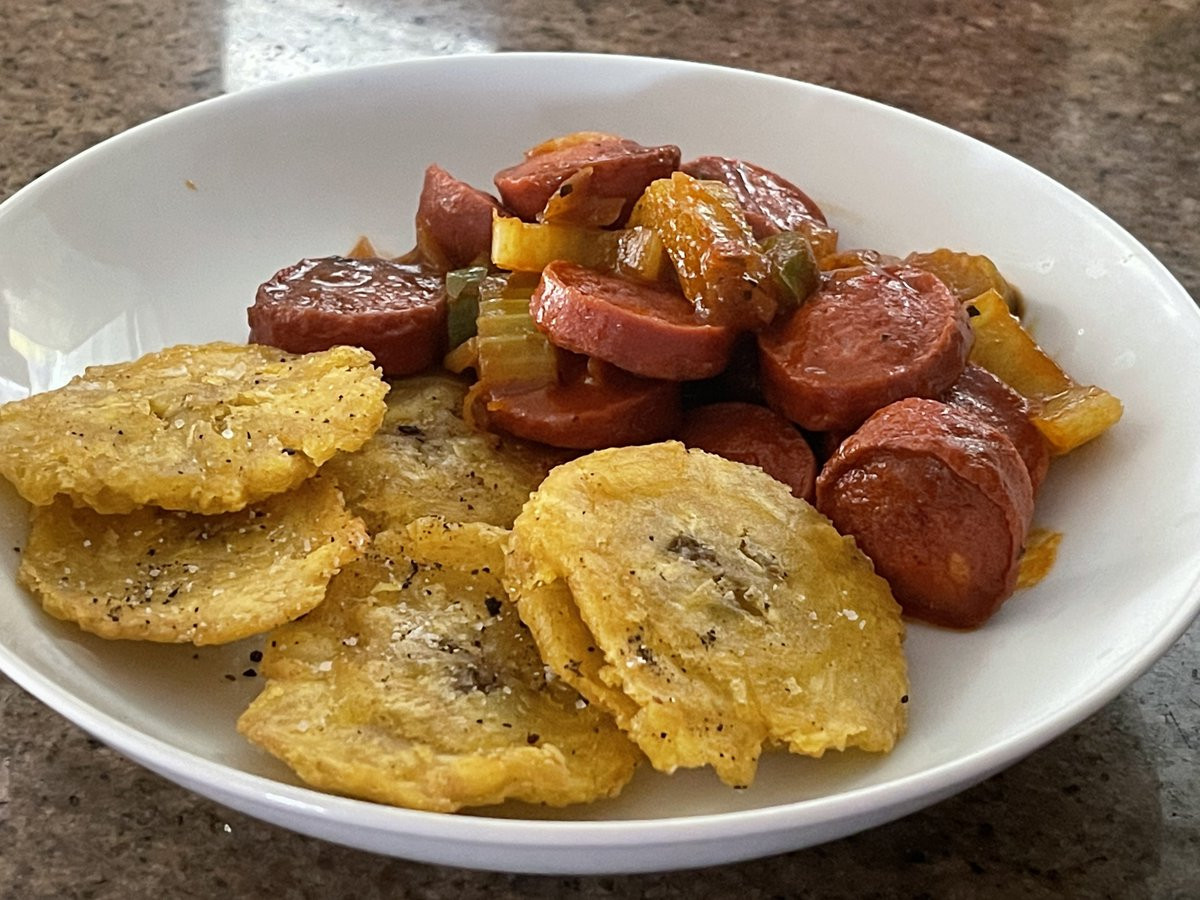 Patacones Con Chorizo Santarosano