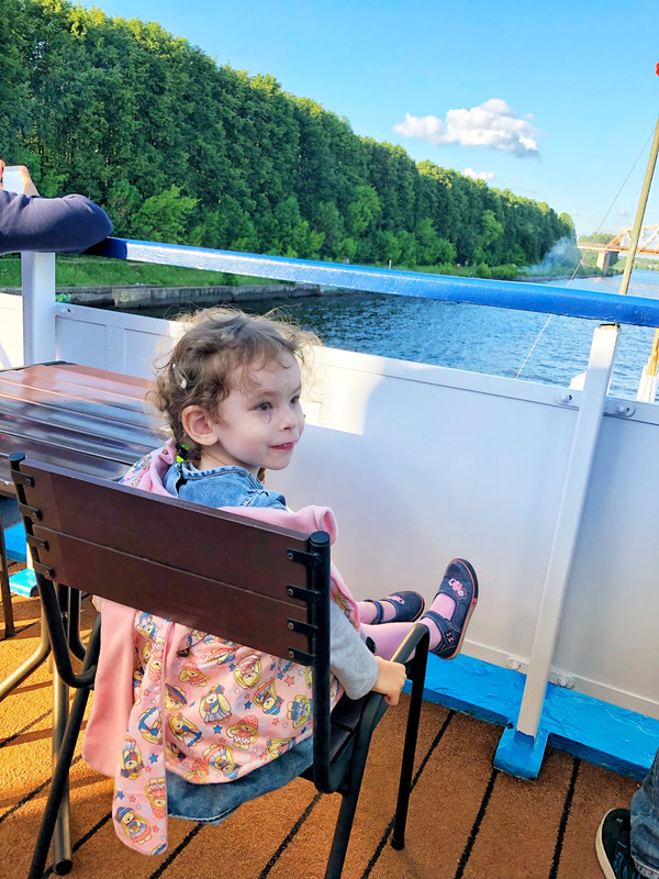 E9FC5B87-9CB4-4428-960E-967098F9D4E3