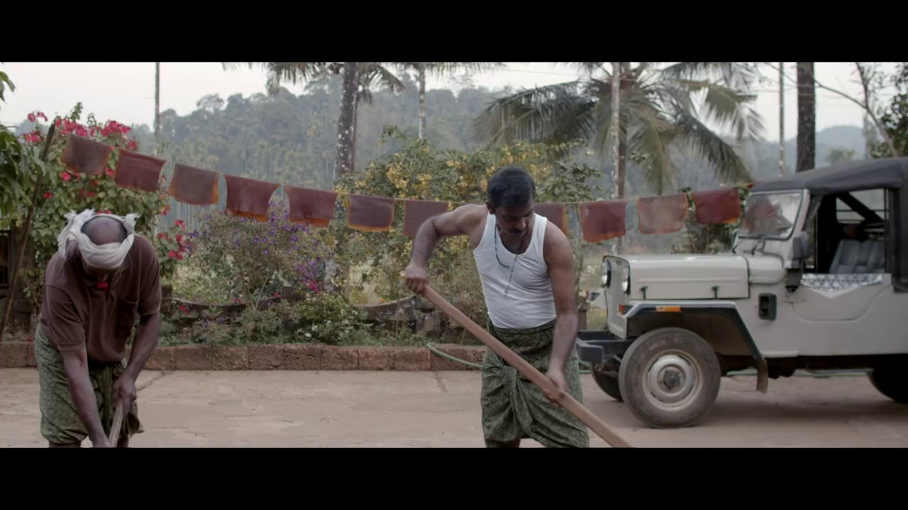 Paka-2022-WEB-DL-Hindi-720p-AVC-HE-AAC-2-0-ESub-mkv-0001