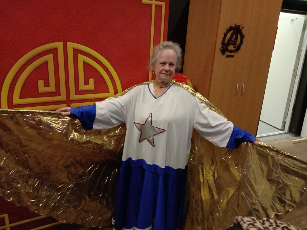 За кулисамии 2