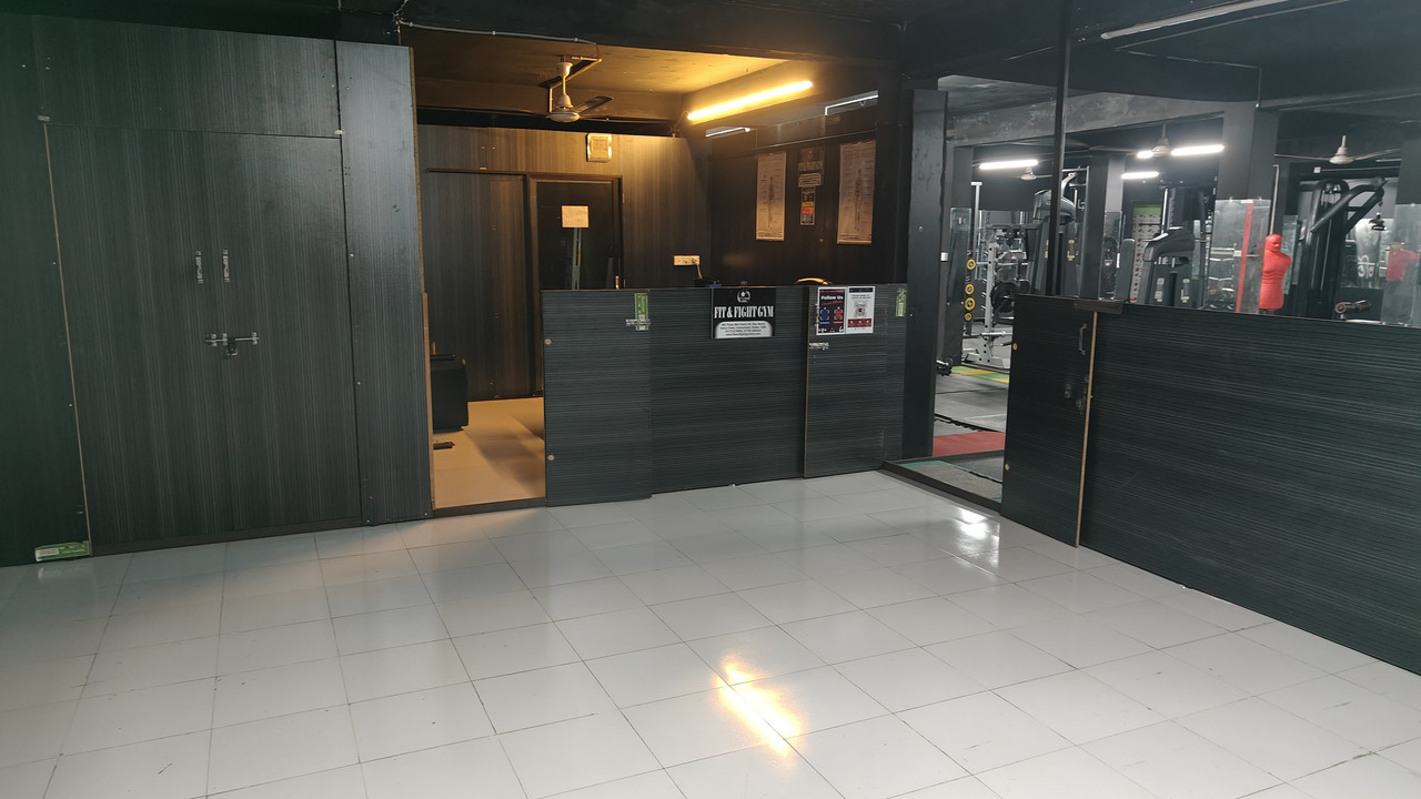 Fit & Fight Gym Plate Loaded Machine