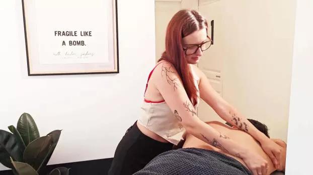 JacquieEtMichelTV – Sopixel – Hands are irresistible