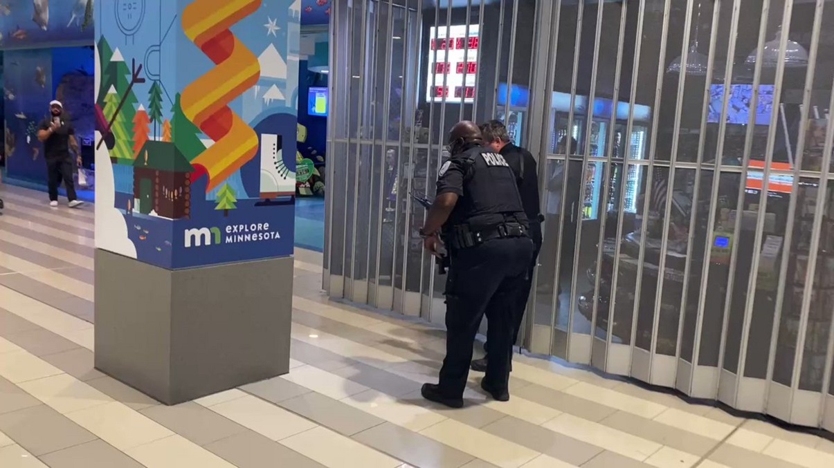 Se registra tiroteo en centro comercial de Minnesota; clientes huyen aterrados