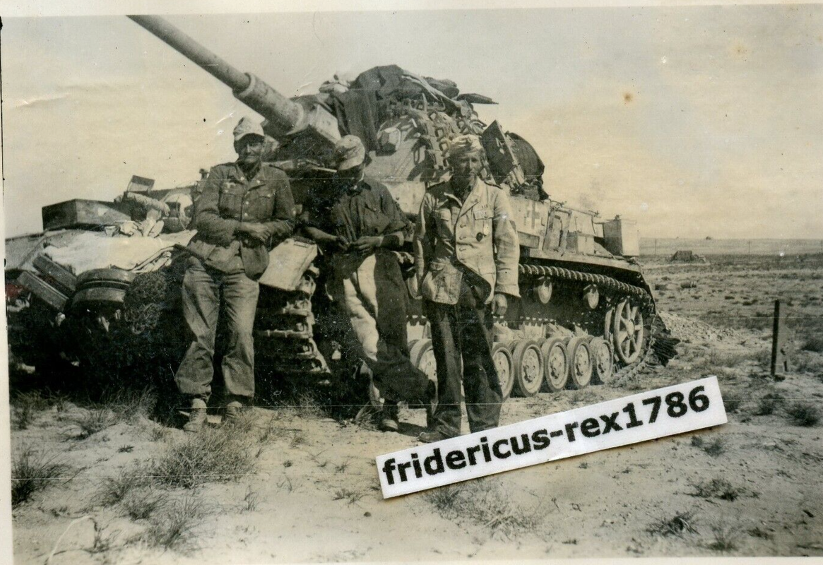 Foto Panzer Besatzung vor PzKpfw IV DAK Panzerarmee Afrika Wüste