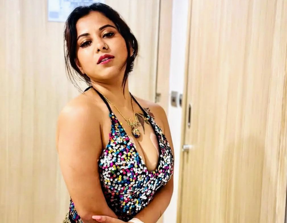 Ayesha Jakera Lima's sensual expression