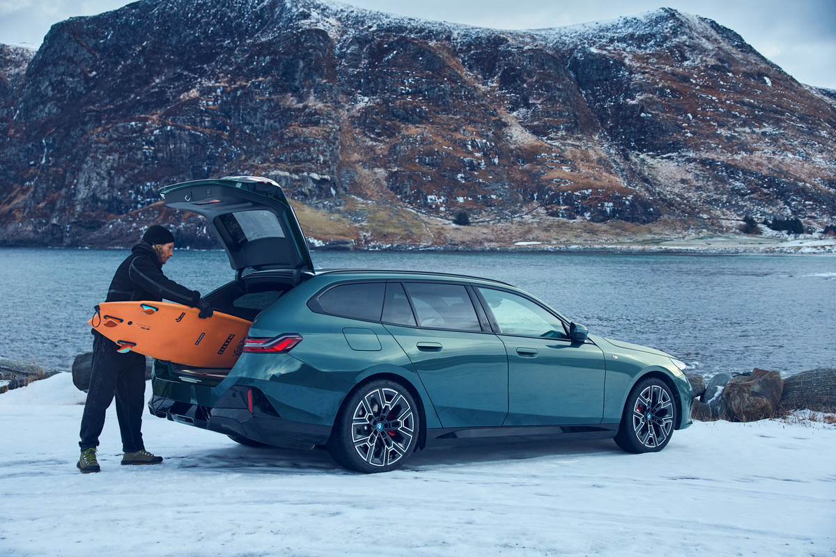 P90537350_highRes_the-new-bmw-i5-edriv