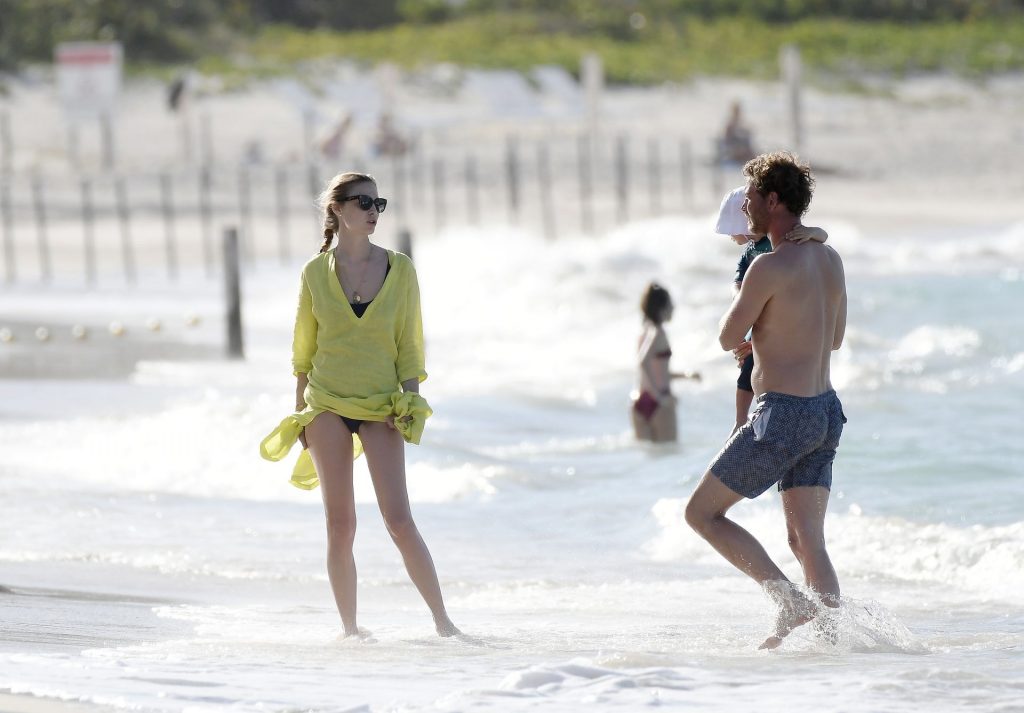 Beatrice-Borromeo-upskirt-STARS-com-1024x1380-8