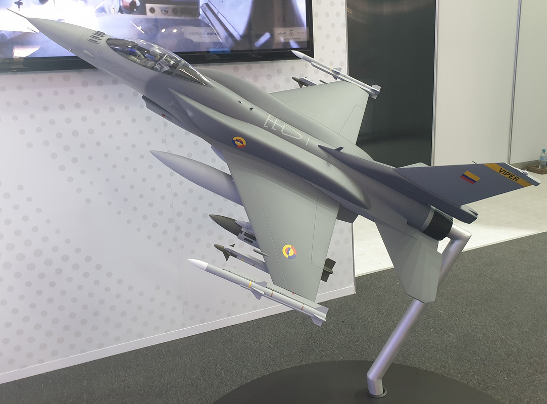 [Imagen: MAQUETA-F16-FOTO-INFODEFENSA-COM.jpg]