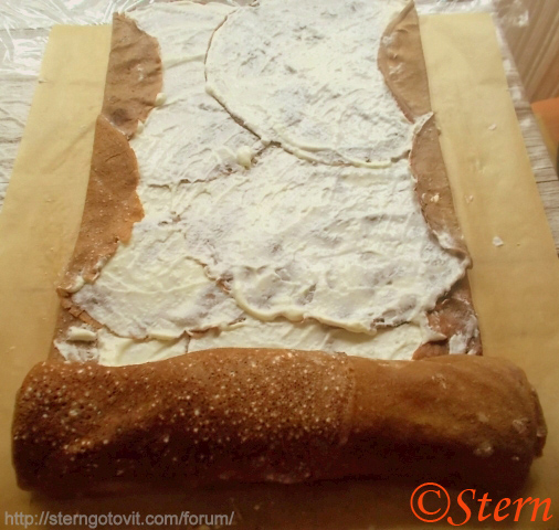 Блинный шоколадный рулет с кремом