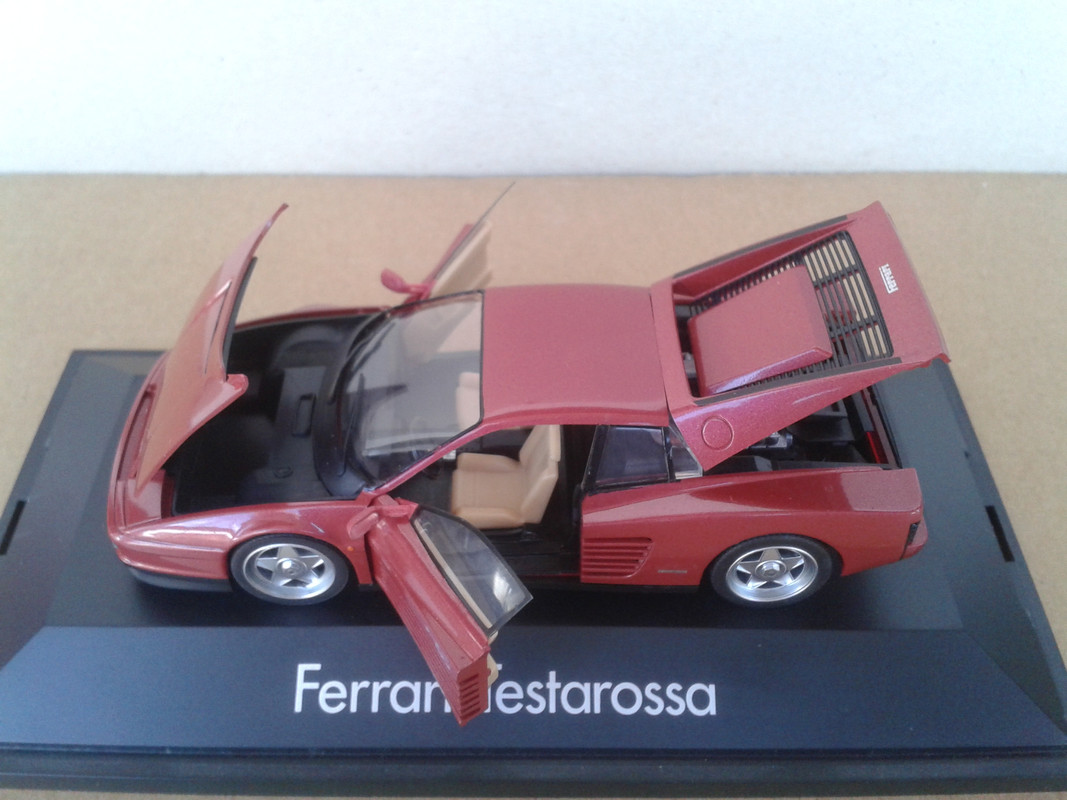 1986 Ferrari Testarossa Facelift (Herpa) (13)