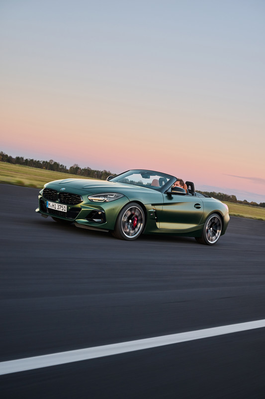 P90535763_highRes_the-bmw-z4-m40i-with