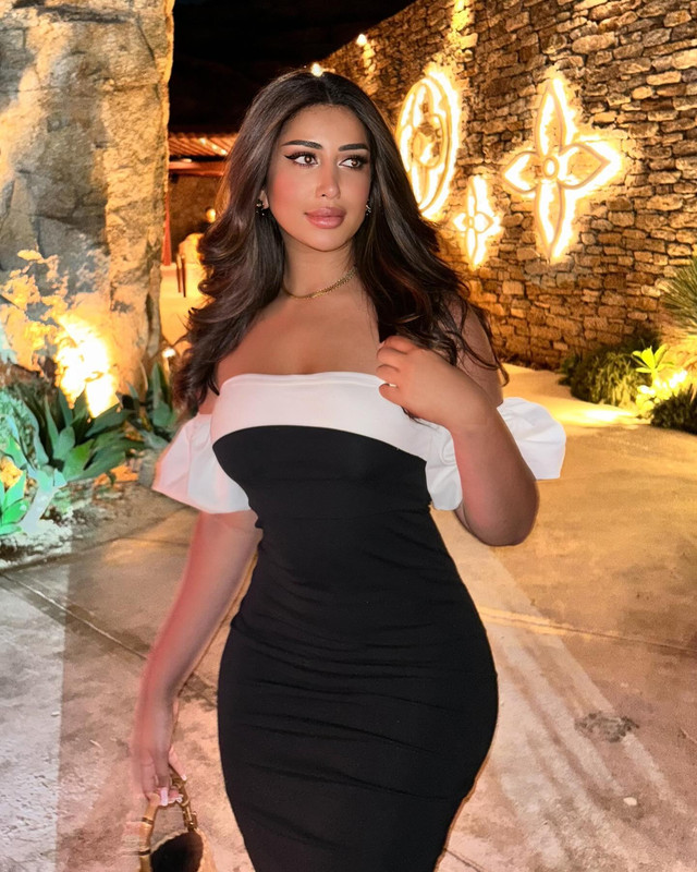 دنيا العبيدلي متحررة اماراتية بملابس فاضحة Dennyyaa-1719347157018