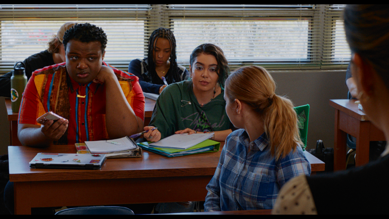 mpv-shot_Mean.Girls.2024.2160p.UHD.BDREMUX.HDR.DV.HEVC-Нечипорук_00_06_49_0003