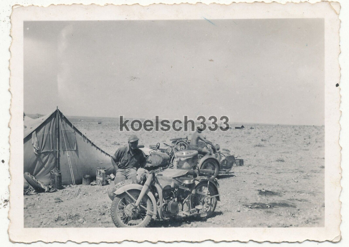 Foto Afrika Korps Soldaten mit BMW Motorrädern am Zelt in der Wüste ! 21. PD DAK