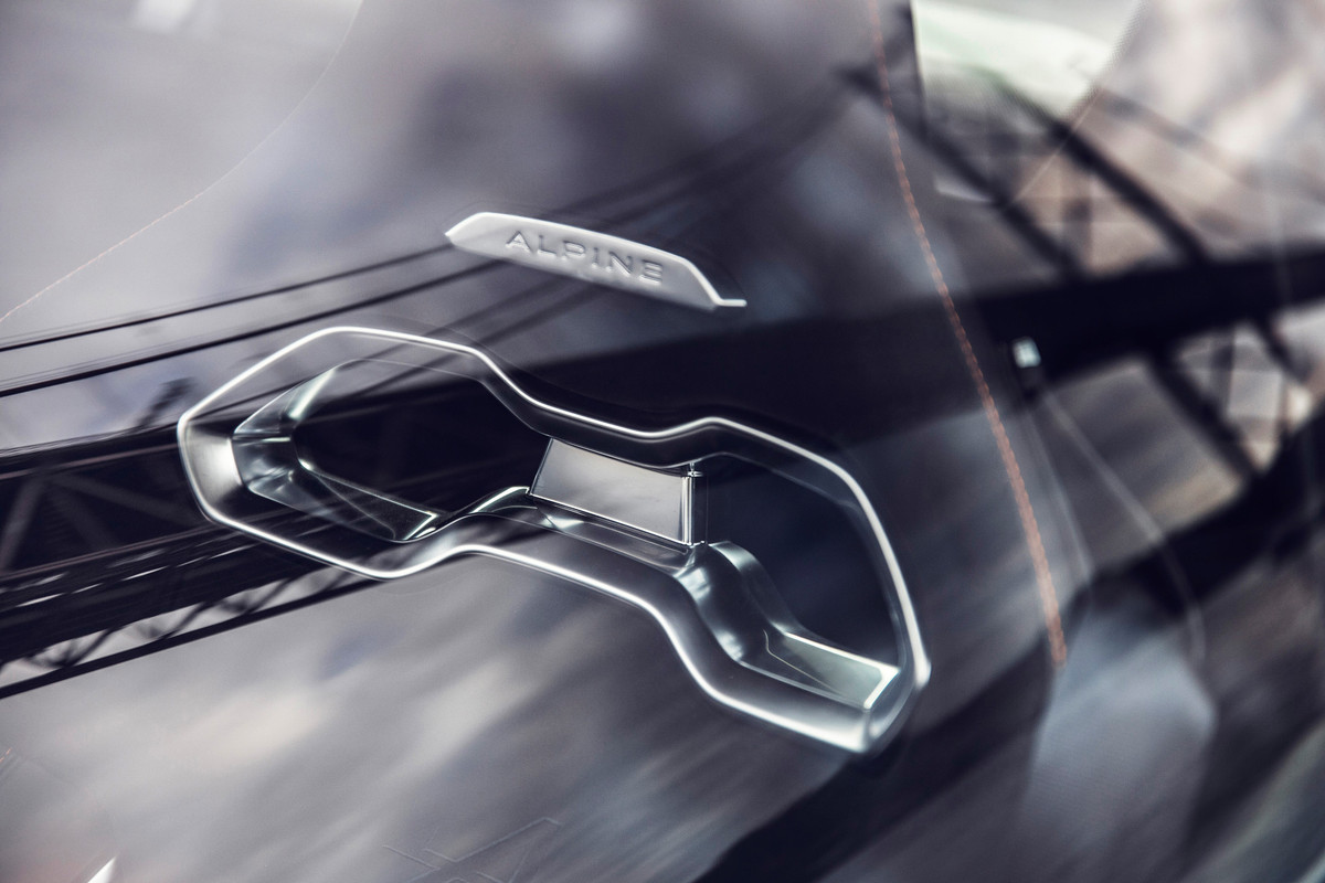 21234924_2019_-_ALPINE_A110S_tests_drive_in_Portugal