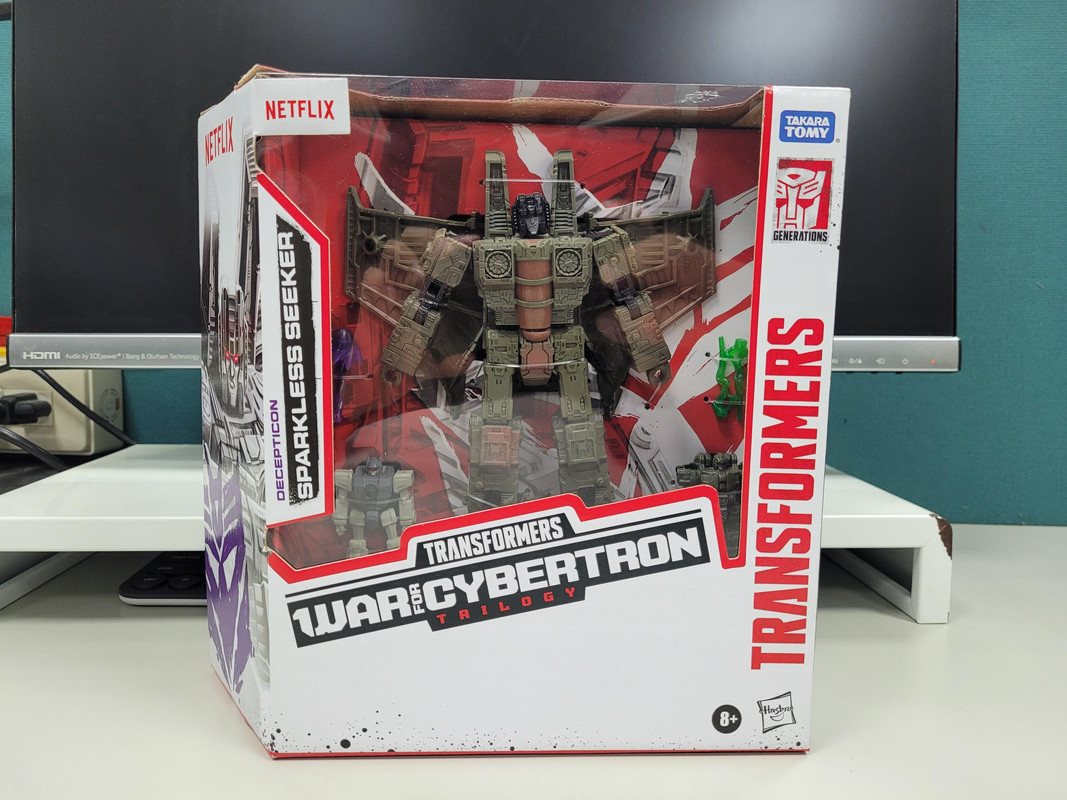 Netflix-Decepticon-Sparkless-Seeker-2