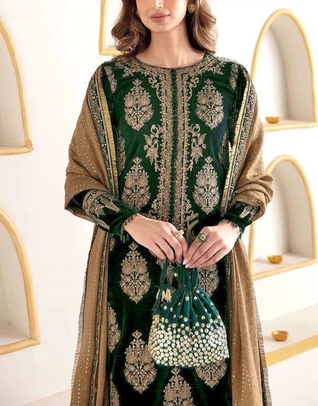 Bottle-Green Velvet Wedding Dress – Heavy Zari Embroidery, Kiran Lace Dupatta