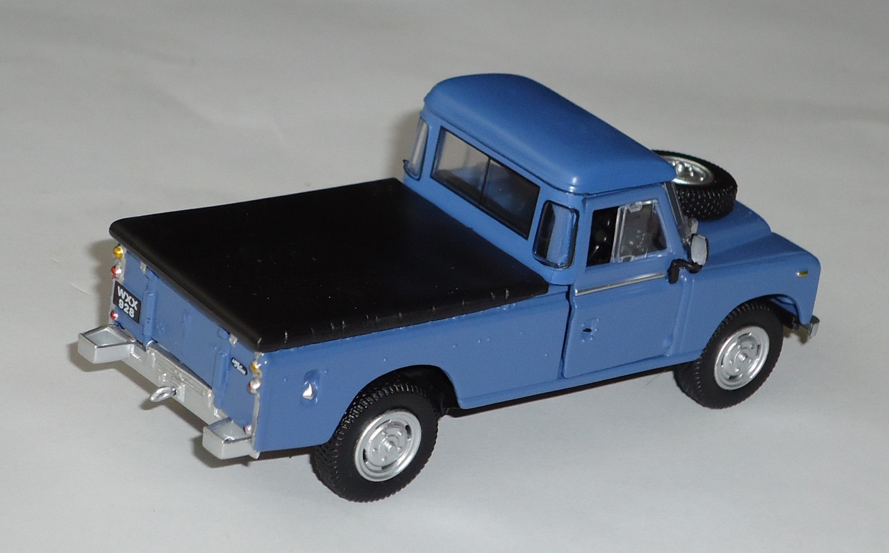 Land-Rover-109 (series III) Pickup1