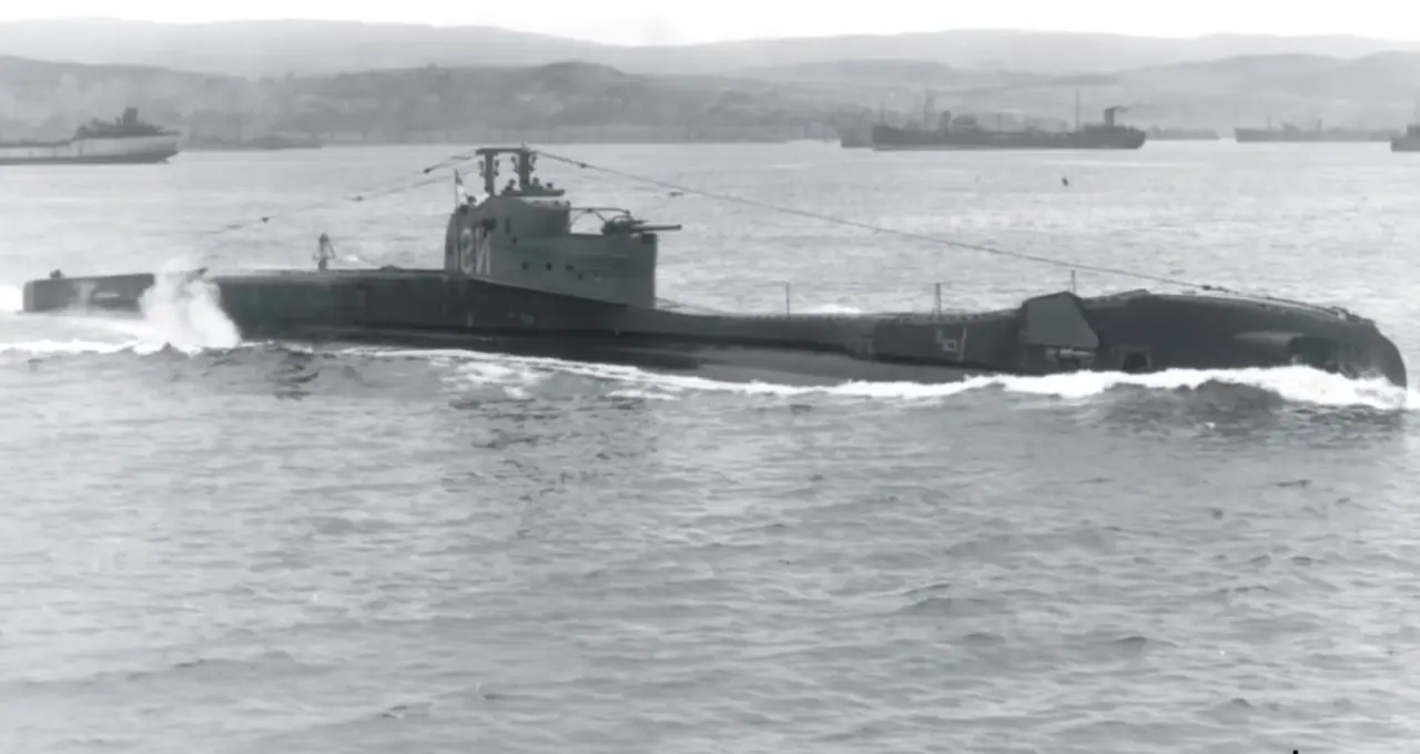 Imagen del submarino HMS Trooper tomada durante la Segunda Guerra Mundial - Planet Blue Imagen del submarino HMS Trooper tomada durante la Segunda Guerra Mundial - Planet Blue