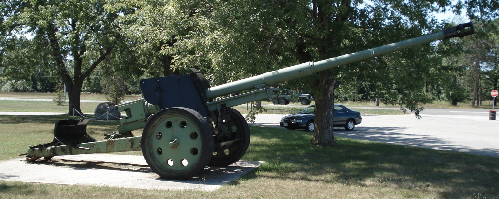 Un Pak 43 conservado en el Base Borden Military Museum