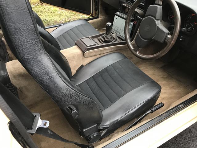 Порше 924 салон