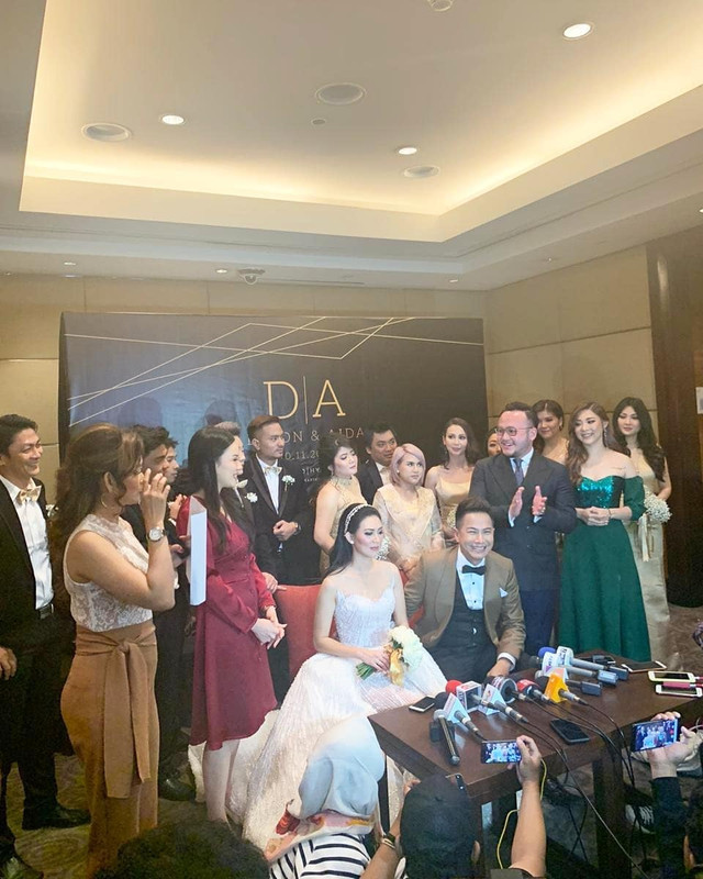 Pemberkatan pernikahan Delon Thamrin dan Aida Chandra telah dilakukan di gereja Katholik kawasan Salemba, Jakarta Pusat pada Jumat (8/11/2019). Sedangkan resepsinya digelar di Hotel Grand Hyatt, Thamrin, Jakarta Pusat pada Minggu, (10/11/2019).